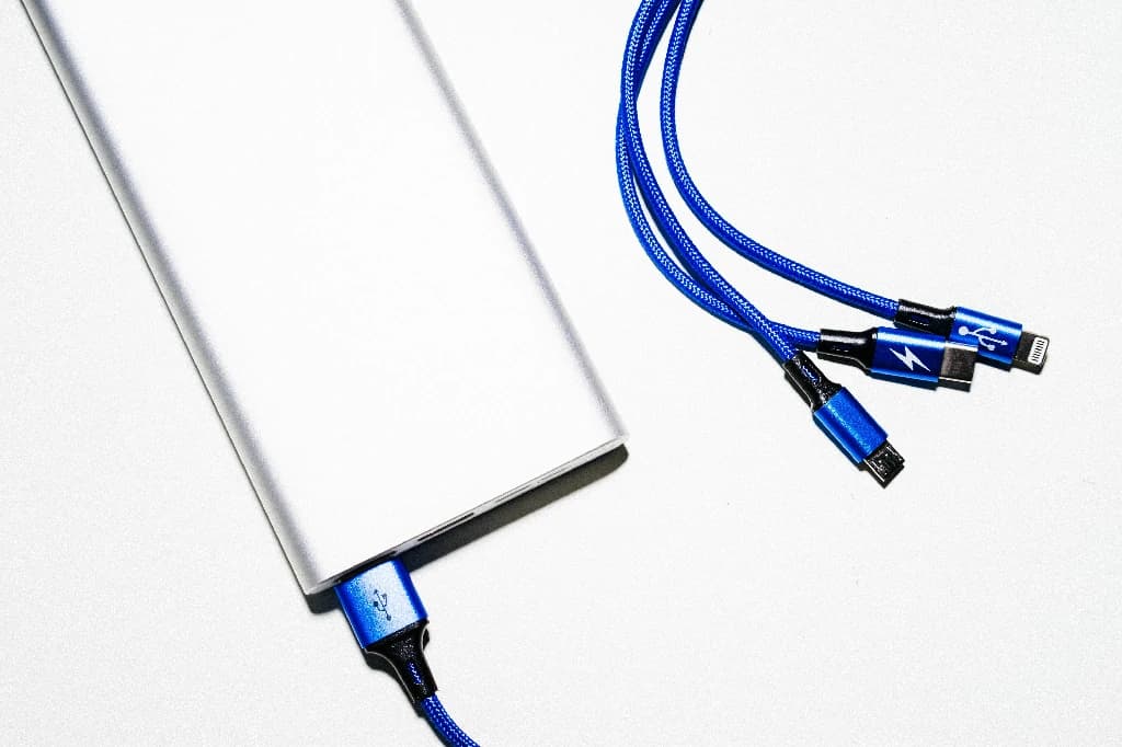 Pin sạc dự phòng: quy định khi đi máy bay