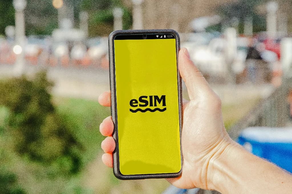 Bấm *#06#: đọc mã EID để biết máy có eSIM