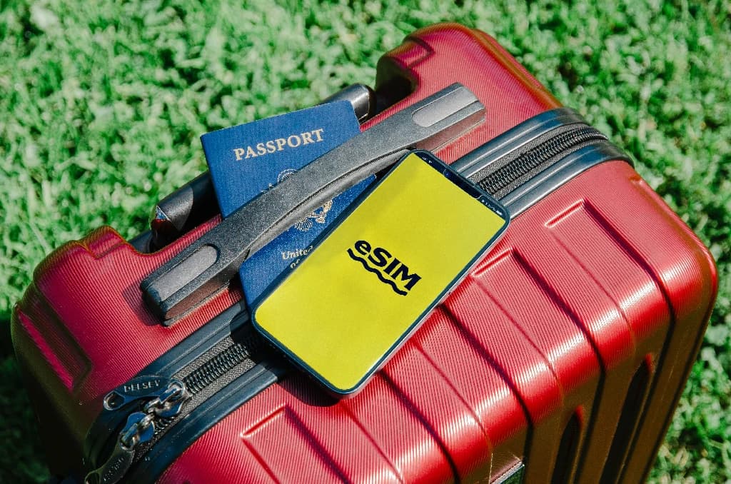 Cài eSIM trên iOS 18: có gì mới?