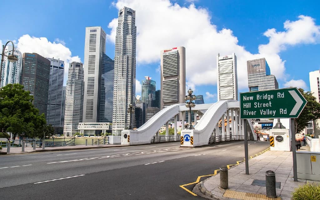Đi Singapore nên mang bao nhiêu tiền mặt?