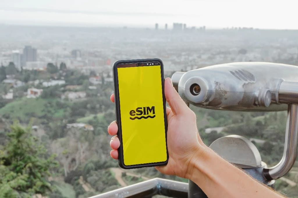 Đi Trung Quốc nên dùng eSIM hay SIM vật lý?