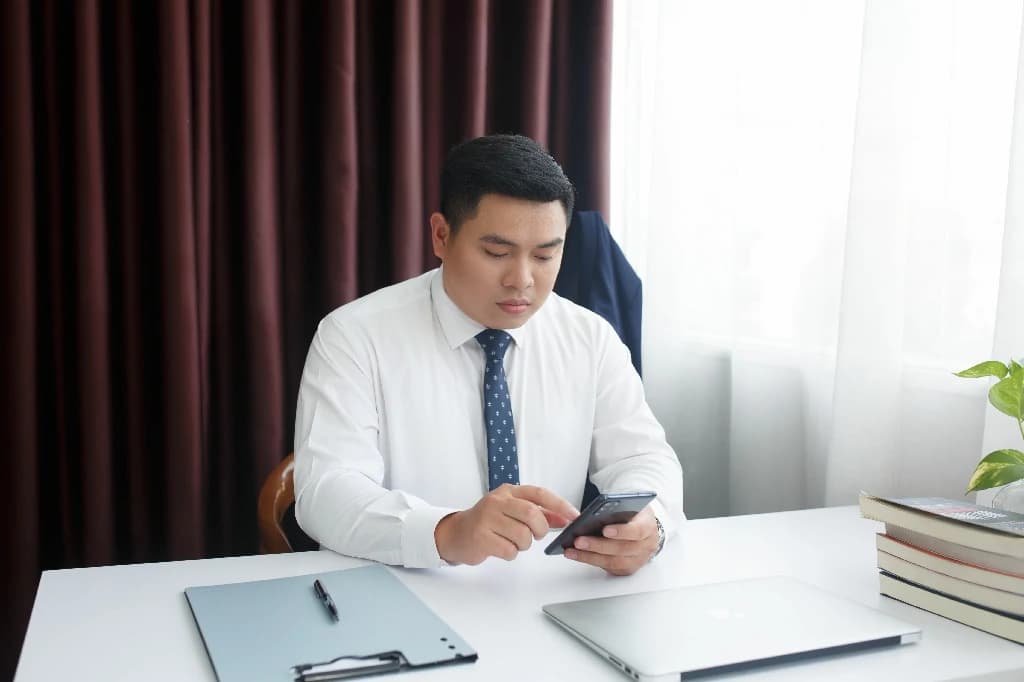 Điện thoại tự kết nối mạng tính phí cao